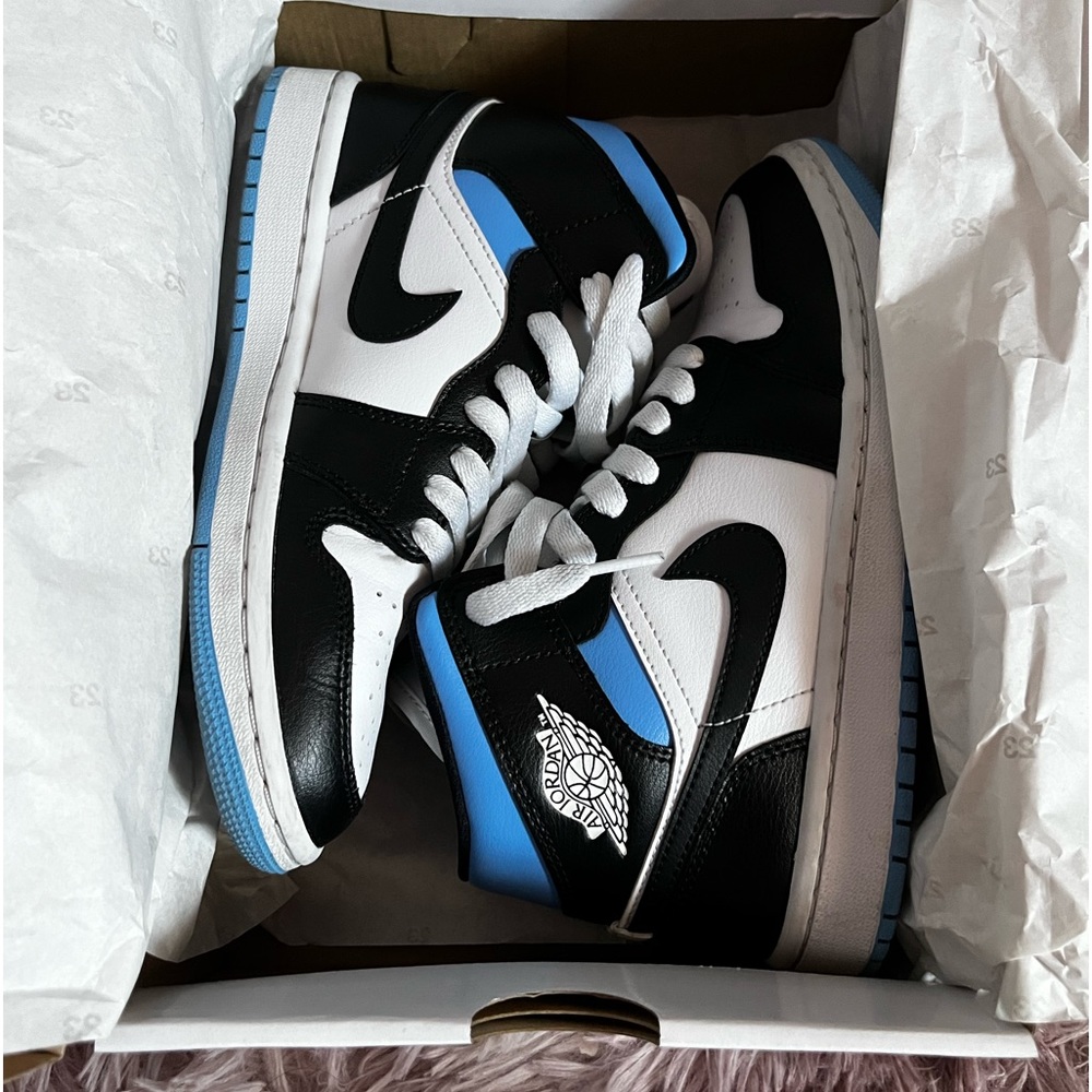 WMNS AIR JORDAN 1 MID